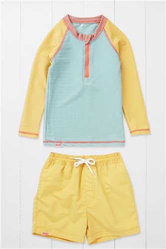 Grass & Air ochre lange badeshorts udendørs