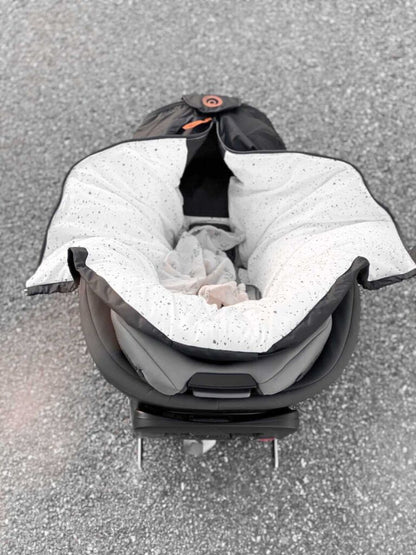 Easygrow FERD MAXI åkpåse för bilbarnstol och barnvagn - Svart - Åkpåse - MamaMilla