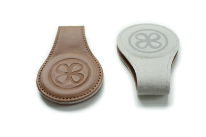 Cloby Magnetiske Svøbeklemmer (Swaddle Clip) - Brun Læder - Svøbeklemmer - MamaMilla