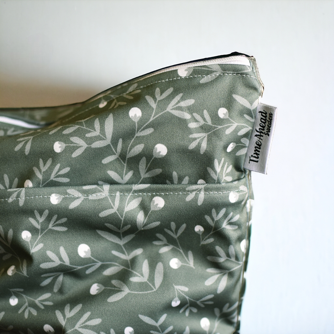 The Swedish Forest | Small wetbag: Humleblomster vit - - MamaMilla