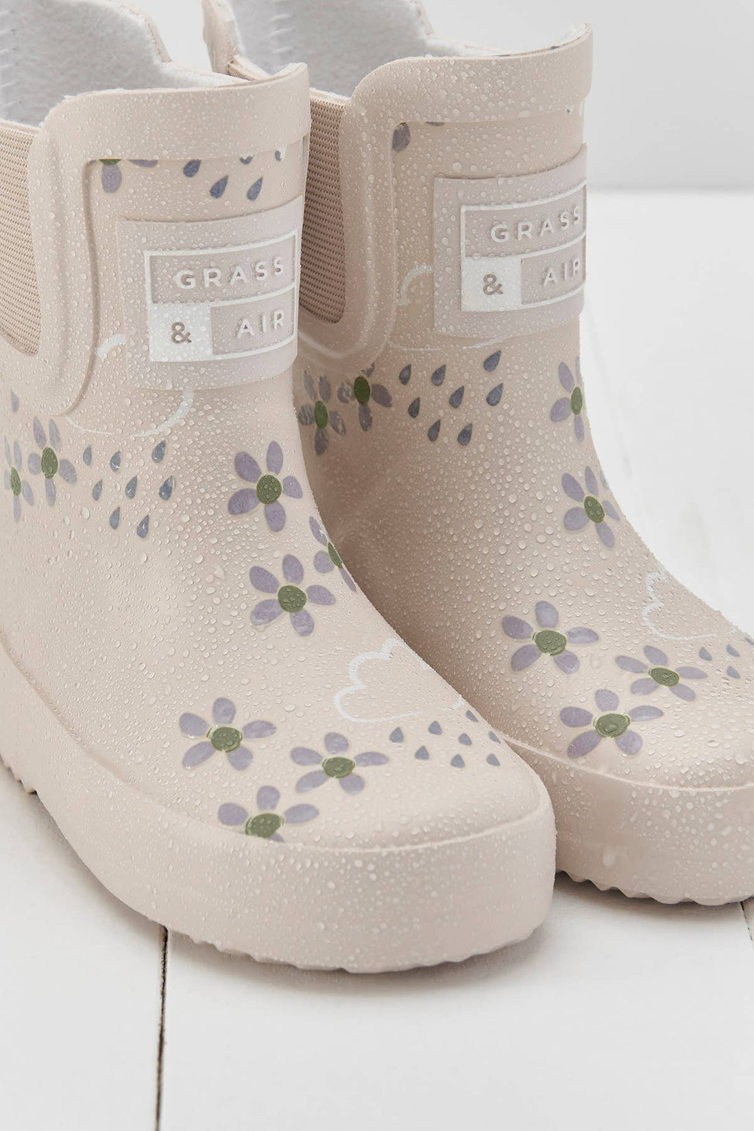 Grass &amp; Air pampas cream korte støvler set fra siden